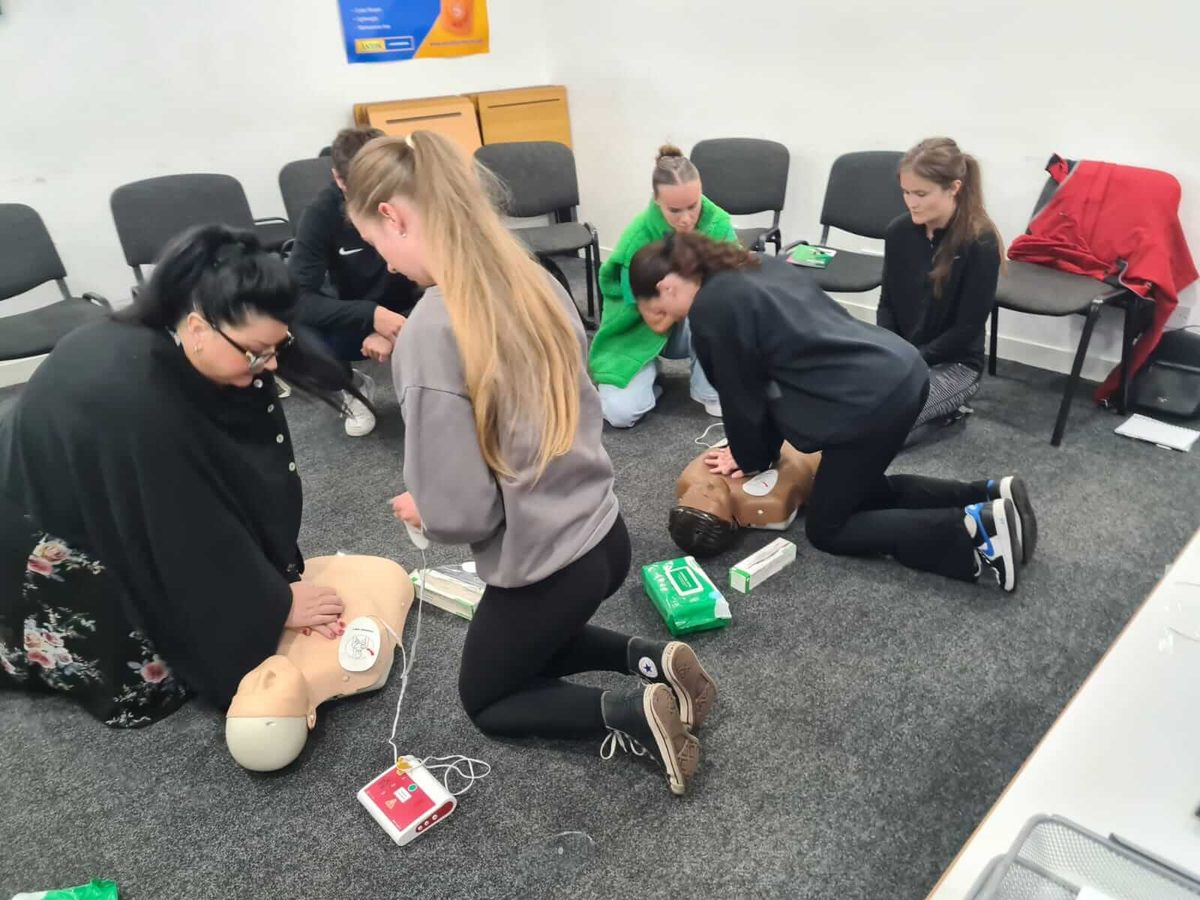Basic Life Support (BLS) training in Nottingham